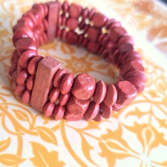 Strechy wooden bracelet - Picture 1 of 4